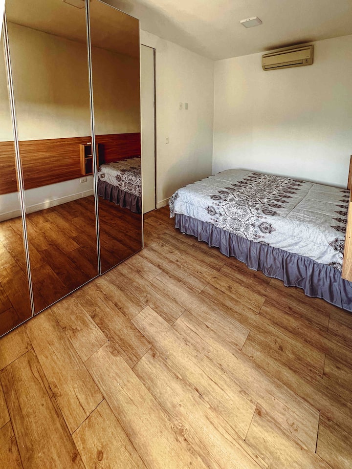 מזגן בחדר זוגי
 

אפשר לשים מזרן 