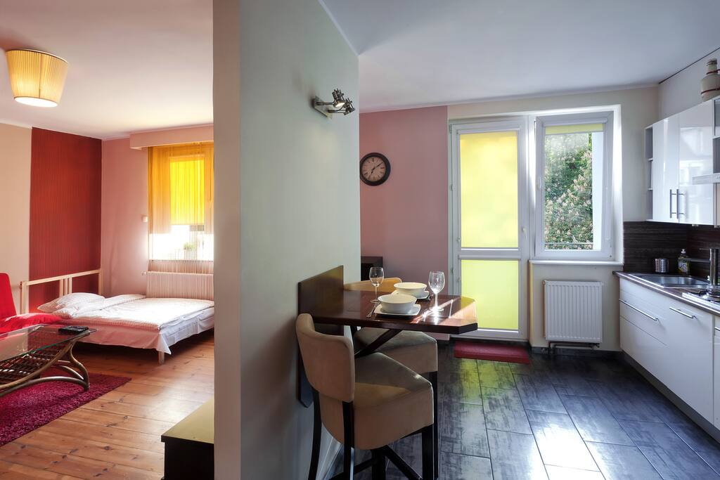 Kuchnia z balkonem. Kitchen with balcony.