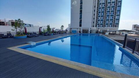 Modern Condo w/ Pool & Gym - 10th Floor