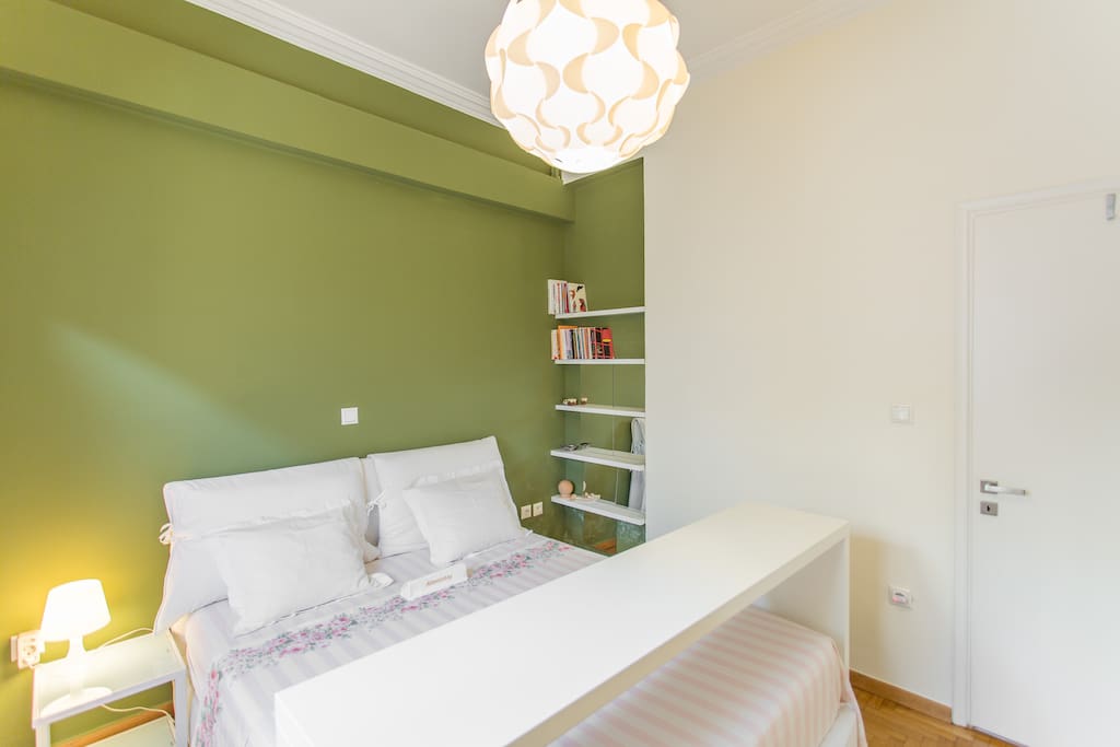 Bedroom 1 -queen bed, Latex mattress