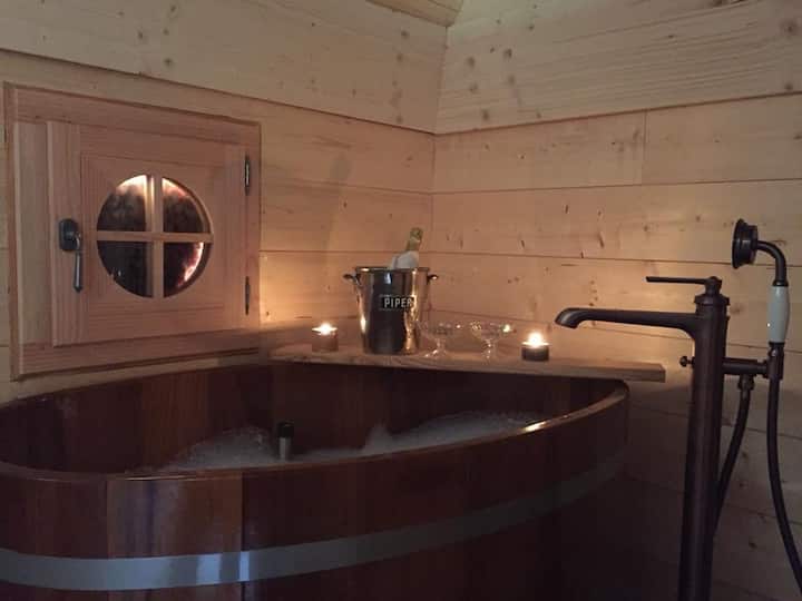 Lodge Safaris Grand Confort Proche  Château De Guédelon Et  Voisin Du Château De Ratilly - Saint-Fargeau