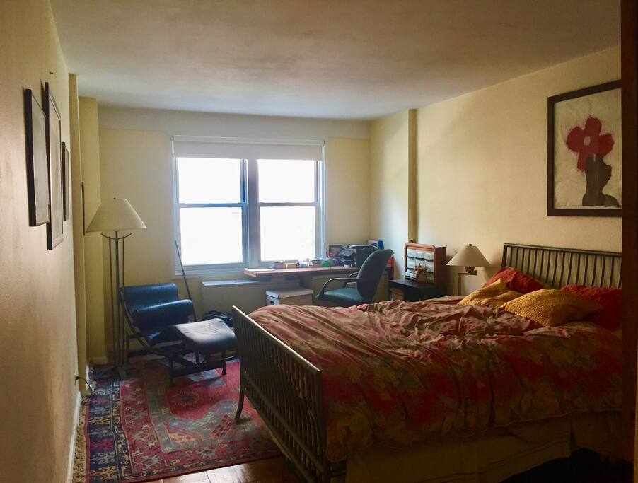 Plush Queen-bed on the East River of Manhattan