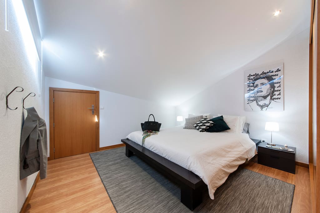Quarto piso superior / Upstairs bedroom