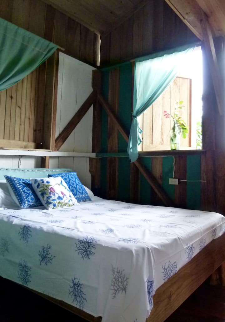 The upper floor of the treehouse features a full size bed with comfortable mattress & luxury linnen.