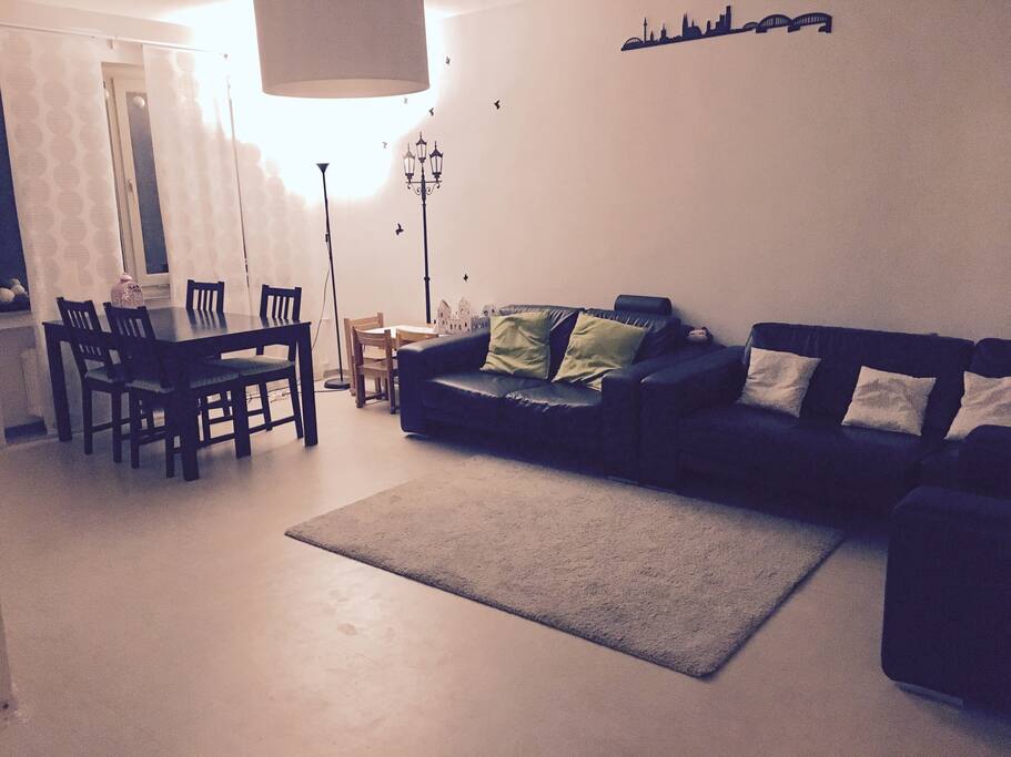 Schönes großes Wohnzimmer zur Gemeinsambenutzung