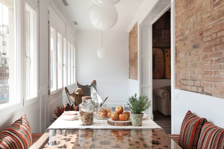 Grandeluxe Apartment by Coliseum EnjoyBCN Apts gallery image 4