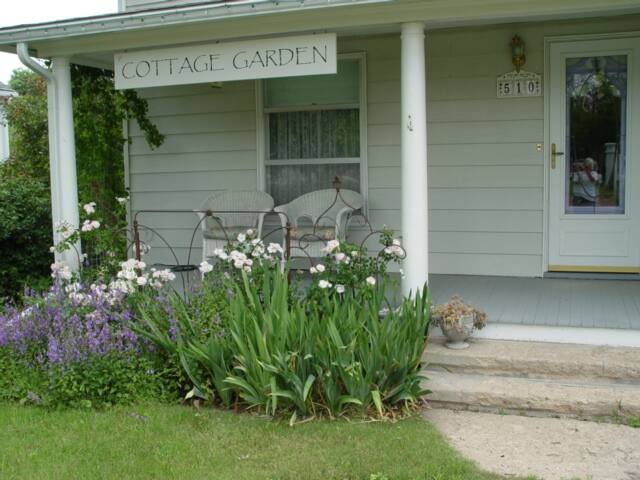 1906 Cottage Garden Wakeeney I 70 Exit 127 128 Cottages For Rent