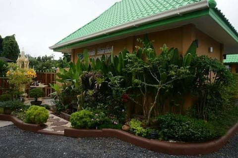 2 Bedrooms Canal-View House