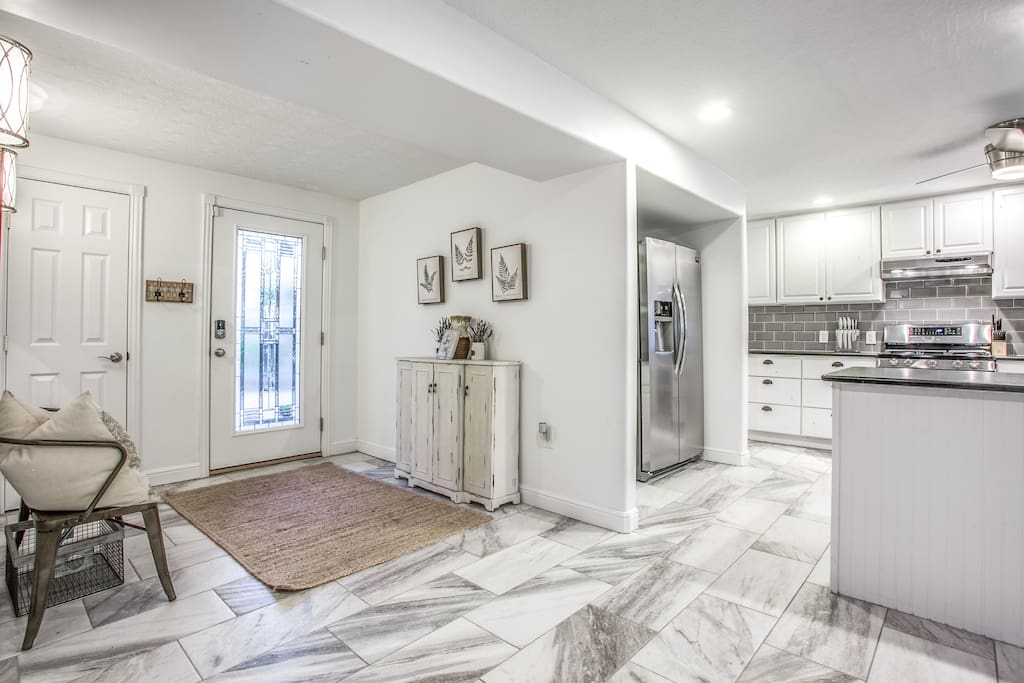 Front Entry: Walk in through the front door into the open floor plan kitchen and dinning area. You will feel at home as soon as you step in and close the door.