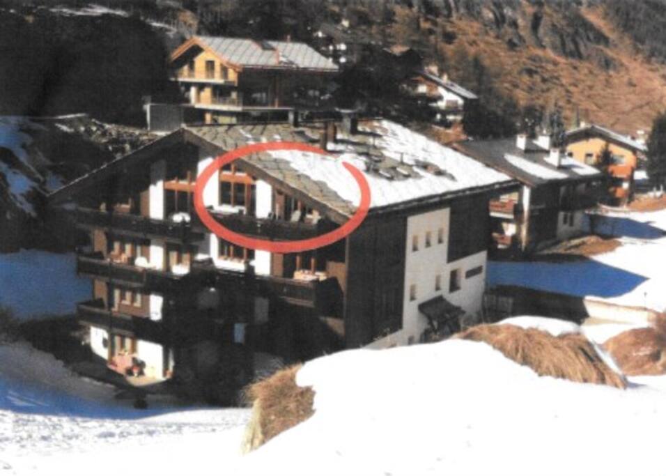 Crossing apartment: In the south with beautiful Matterhorn view and in the north nice valley view