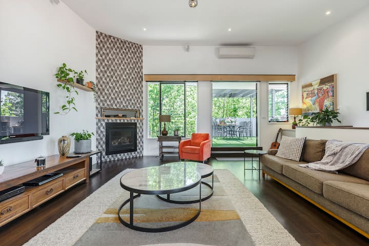 “ELM” Family Oasis, 4 bed Carpark Foxtel
