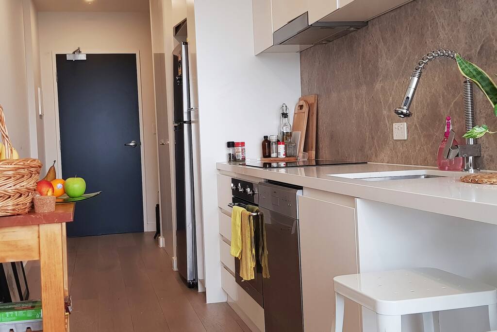 The kitchen is very confortable with brand new appliances.