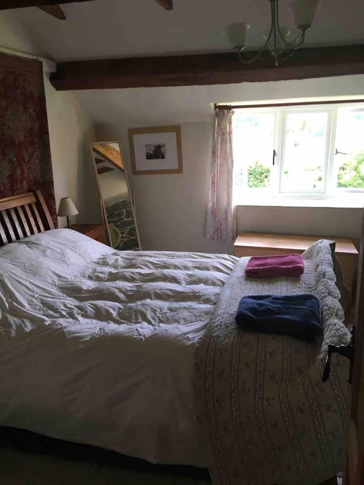 主卧配备超大号双人床