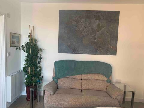 Top performing Airbnb: The Beach Hut. Seafront ground floor studio flat in Dover