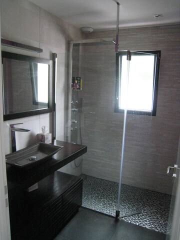 Grande maison avec piscine proche de Bordeaux gallery image 4