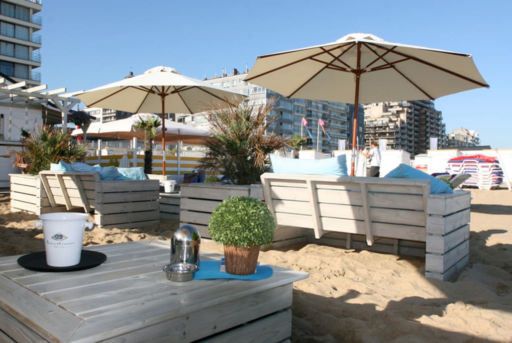 Monroe beach vlak voor het gebouw