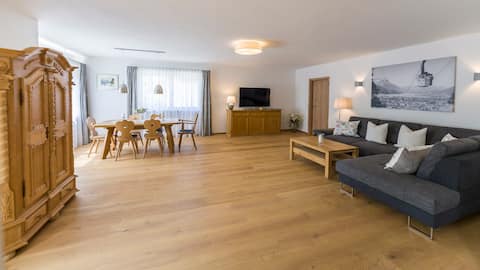 Top Airbnb: Höllental Chalet OG apartment Marlena in Garmisch Partenkirchen