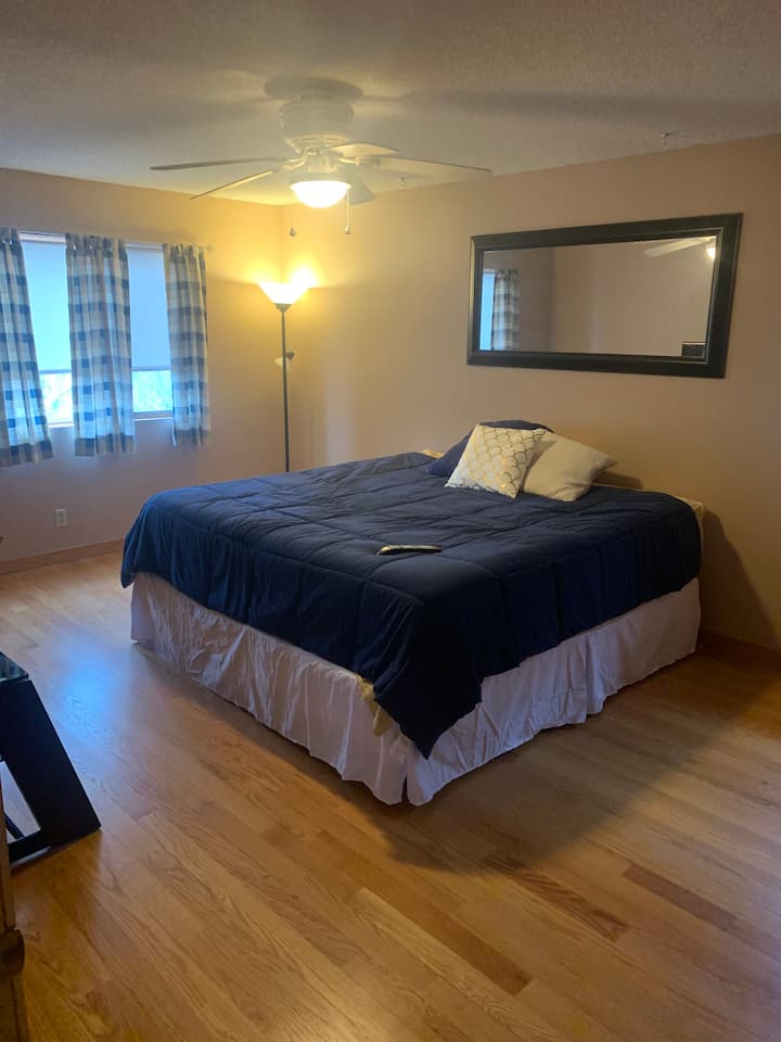 Large Private Room & Location w/ AMAZING LOUNGE 2 Houses for Rent in