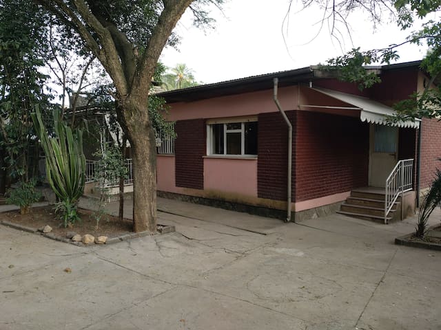 Sunny room in Villa Olympia, Addis City Center