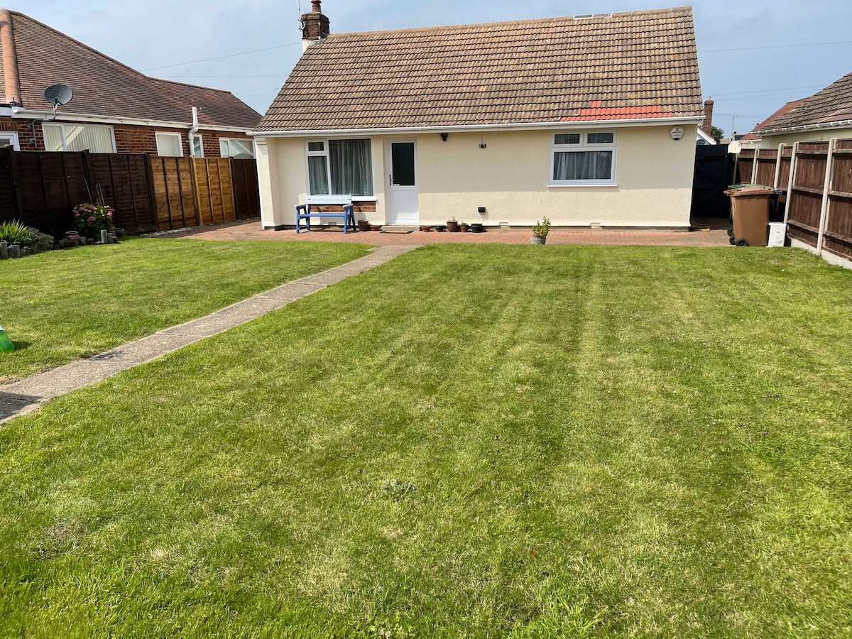 Norfolk Broads Beach House Bungalows for Rent in CaisteronSea