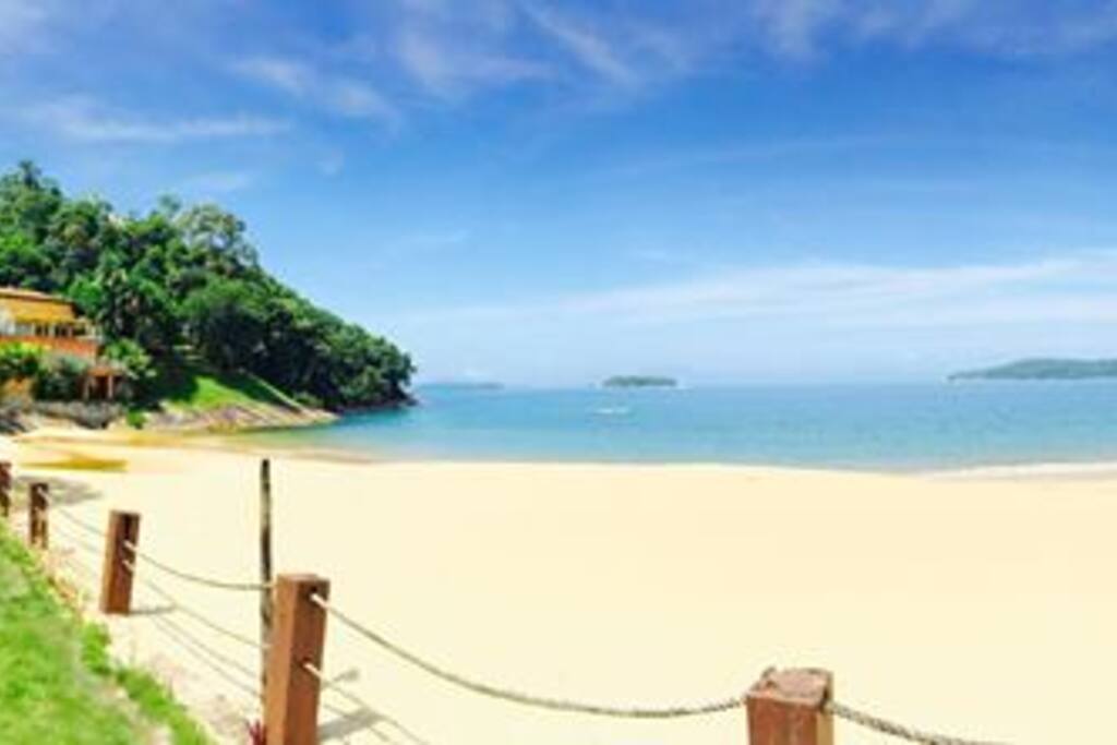 Panorâmica da praia do condomínio