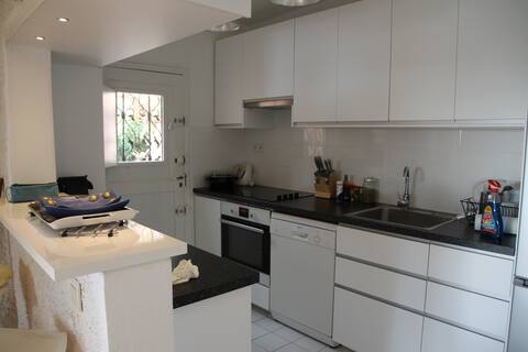 Popular Airbnb listing: Villa with sea view 250 m, swim.pool, 6 Adults in Rayol Canadel Sur Mer