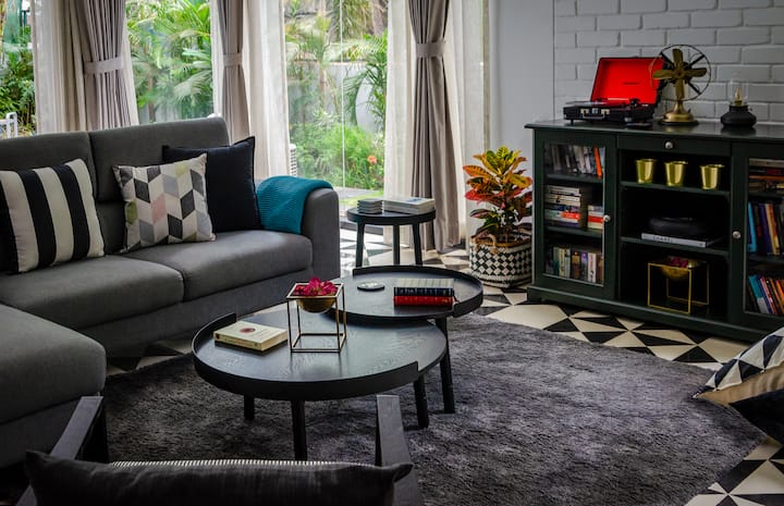 Living room image 6