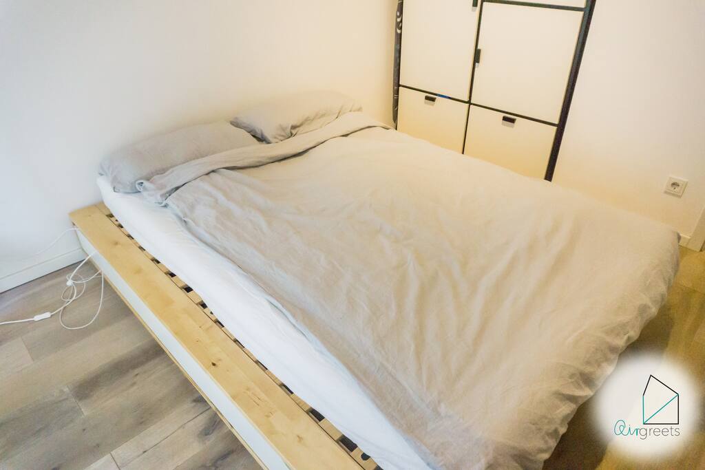 In the bedroom is the double bed.
