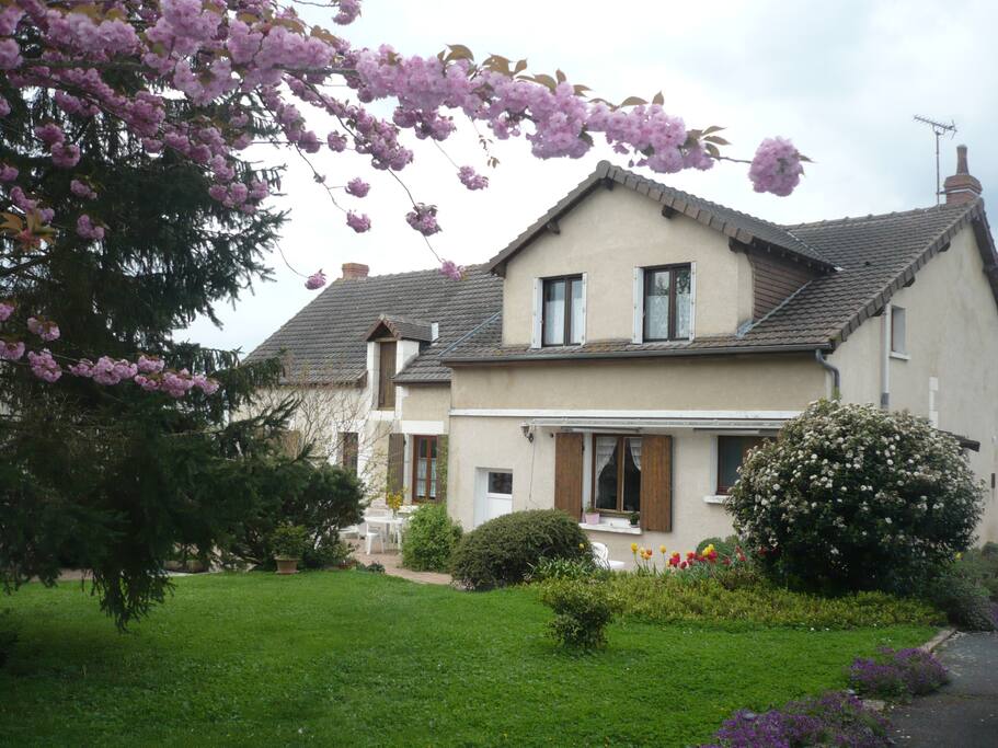Maison vue du jardin