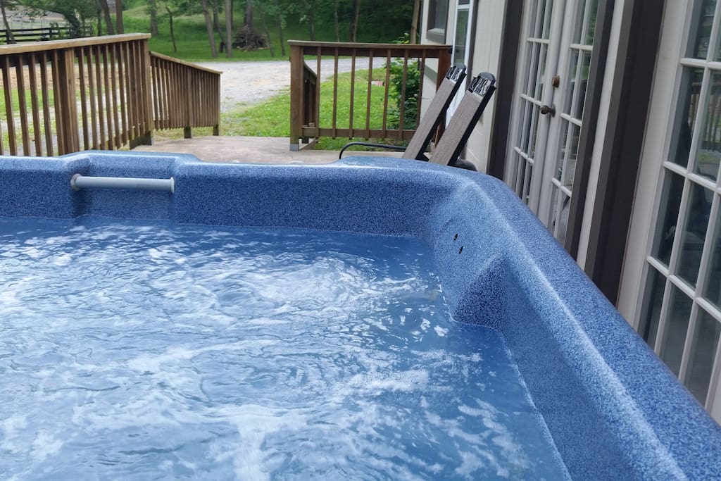 6 Person Hot Tub