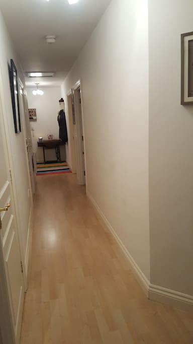 corridor leading to kitchen