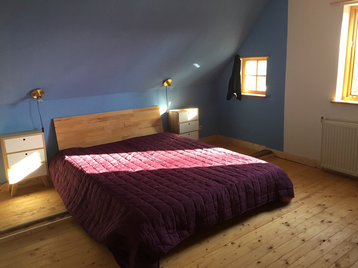 Голема спална соба