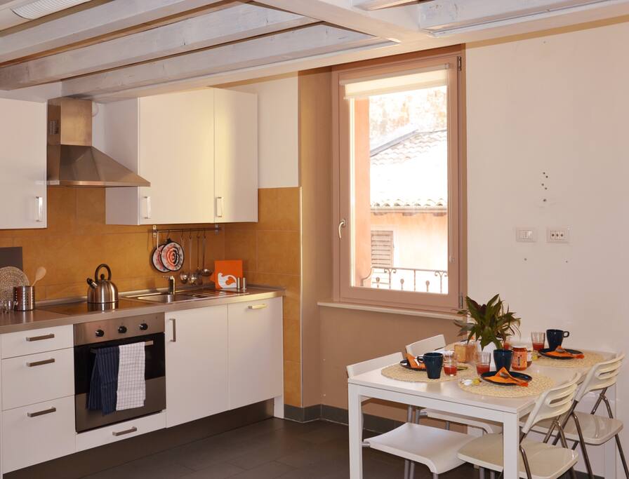 Cucina a vista e zona pranzo