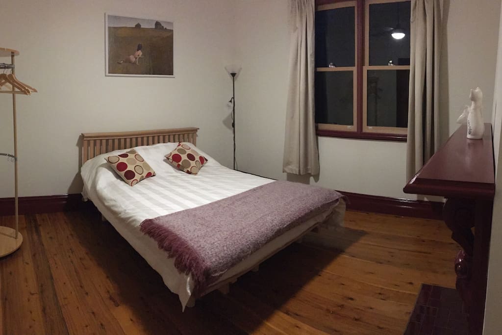 Red Room (Queen)