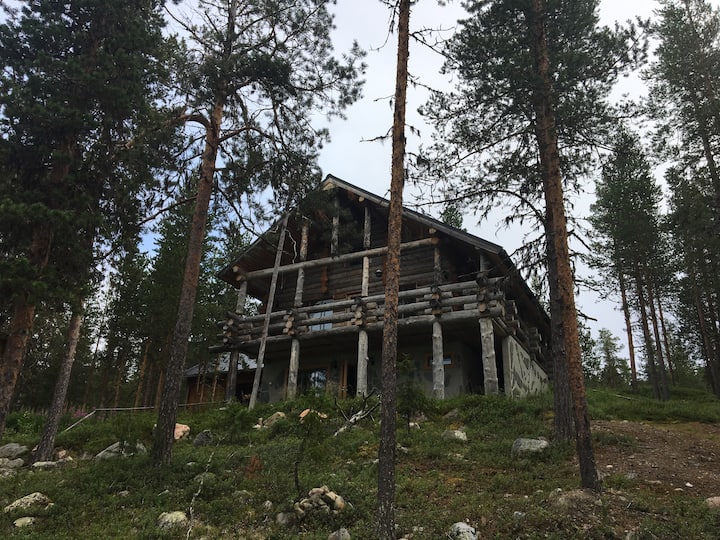 Atmospheric lakeside log cabin