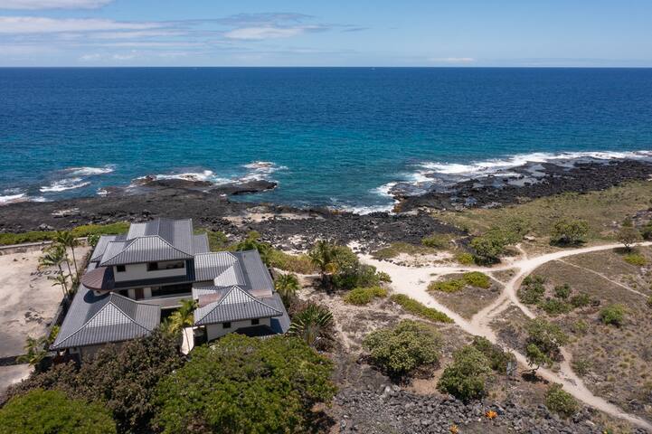 Luxury Oceanfront Estate gallery image 3