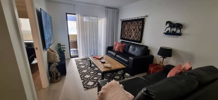 Nuevas cortinas del piso al techo en el salón. ¡Impresionante!