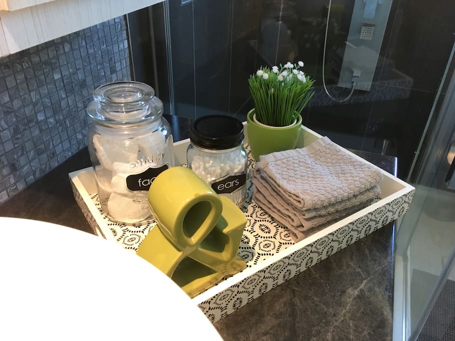 Bathroom (essentials and more)