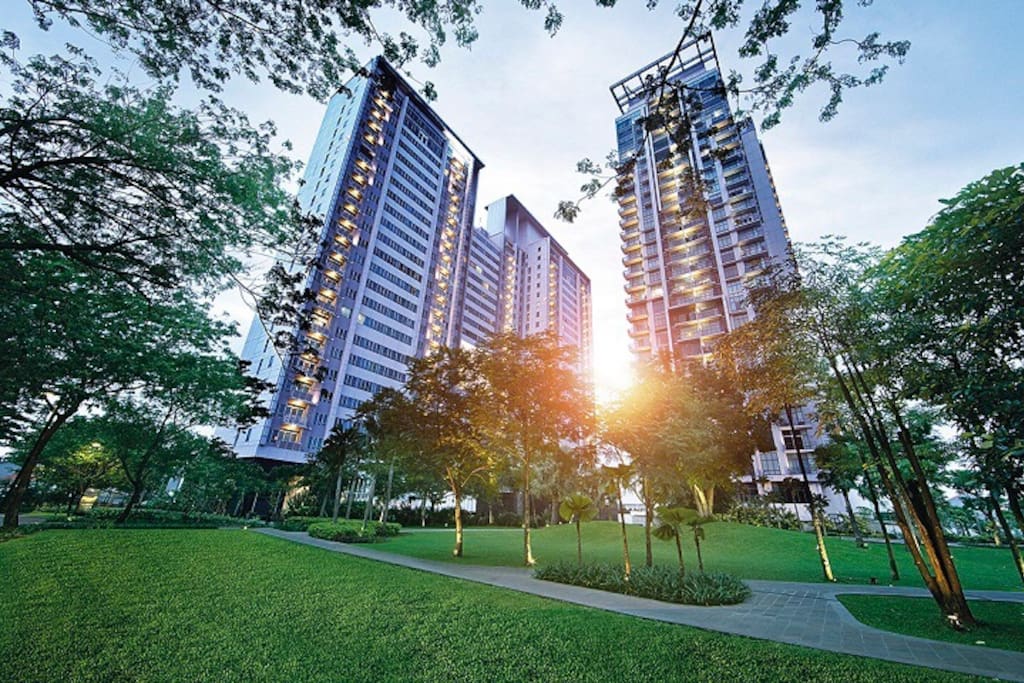 Our high-end apartment compound with jogging path all around this lush green area. The security guards are stand-by around the clock. The receptionist is 24 hours to assist you with your transportation. Flood FREE zone at all time. Our location is in the center of prestigious Kebayoran Baru, Jakarta Selatan.
