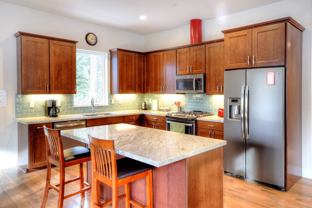 fully equipped kitchen