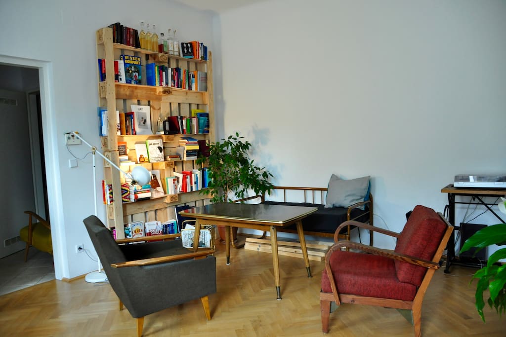 livingroom and 'library'