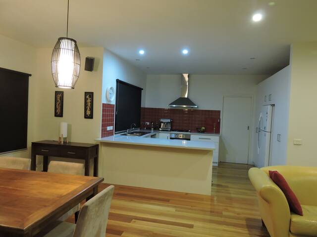 Surfcoast house – Relax in Central Torquay gallery image 3