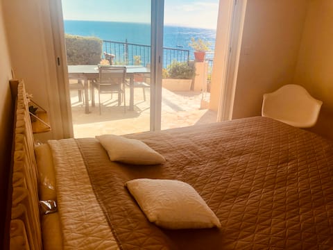 Fully-equipped sea view apartment