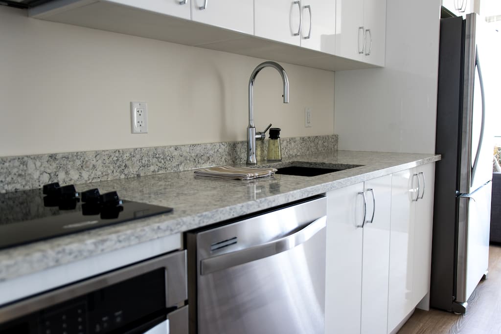 Quartz counter-tops with stainless steel appliances