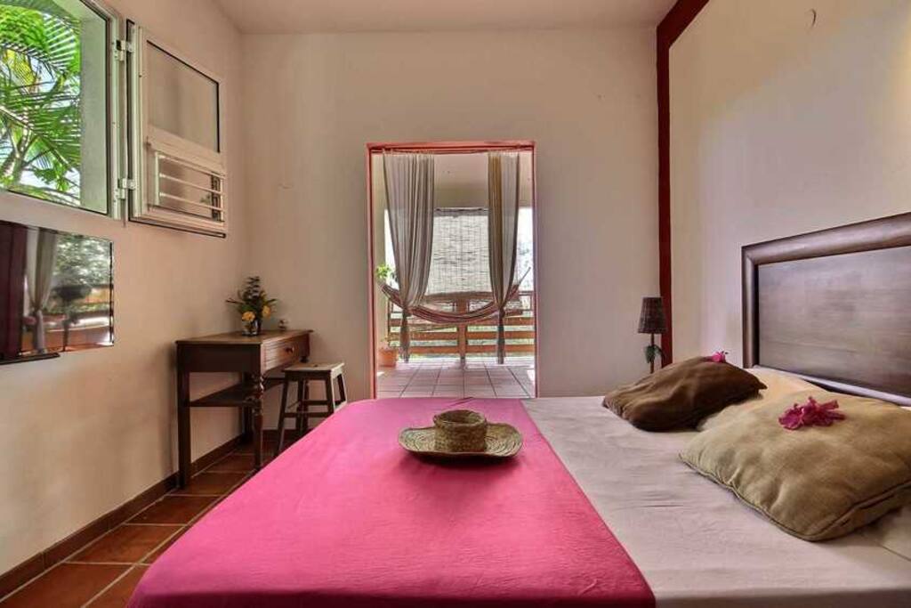 La chambre principale vue sur mer