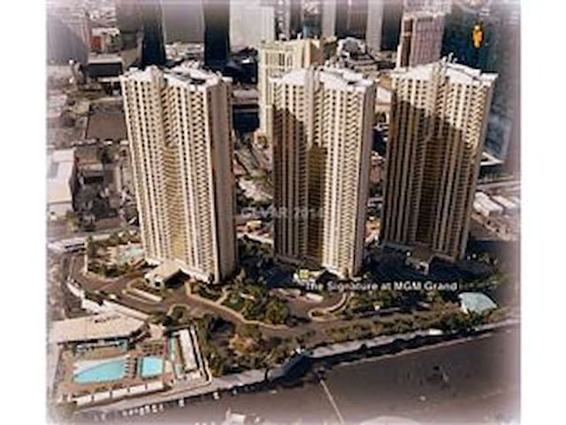 MGM Signature 2 BR Sleeps 8 – No Cleaning Fee gallery image 5