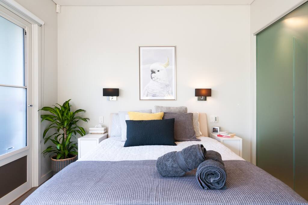 Enjoy a beautiful bed with electric blankets & 100% woollen Morgan & Fitch rug