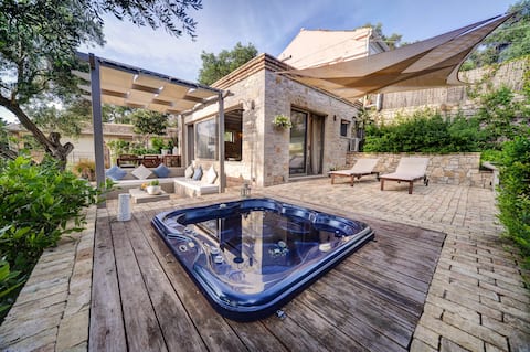 Areti Luxury Cottage with amazing bay view.