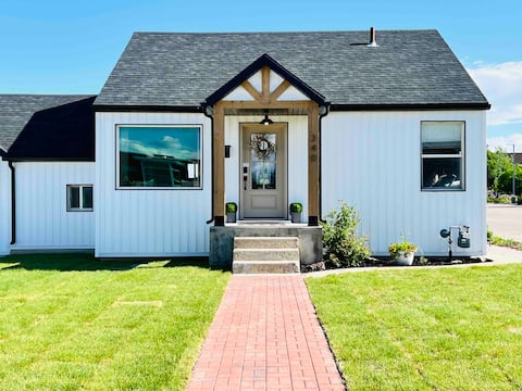 Cozy Cottage Downtown