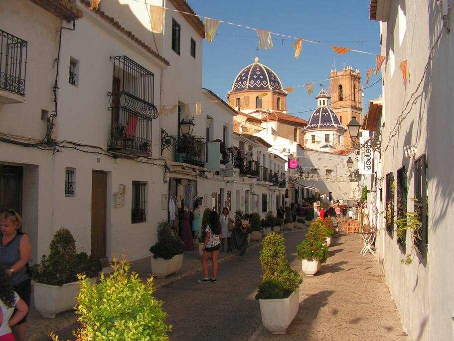 CALLE S.MIGUEL MIT KIRCHE